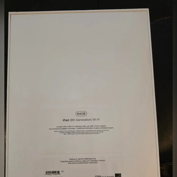 Apple iPad 9th Generation Wi-Fi. 64 gb - Picture 2 of 5